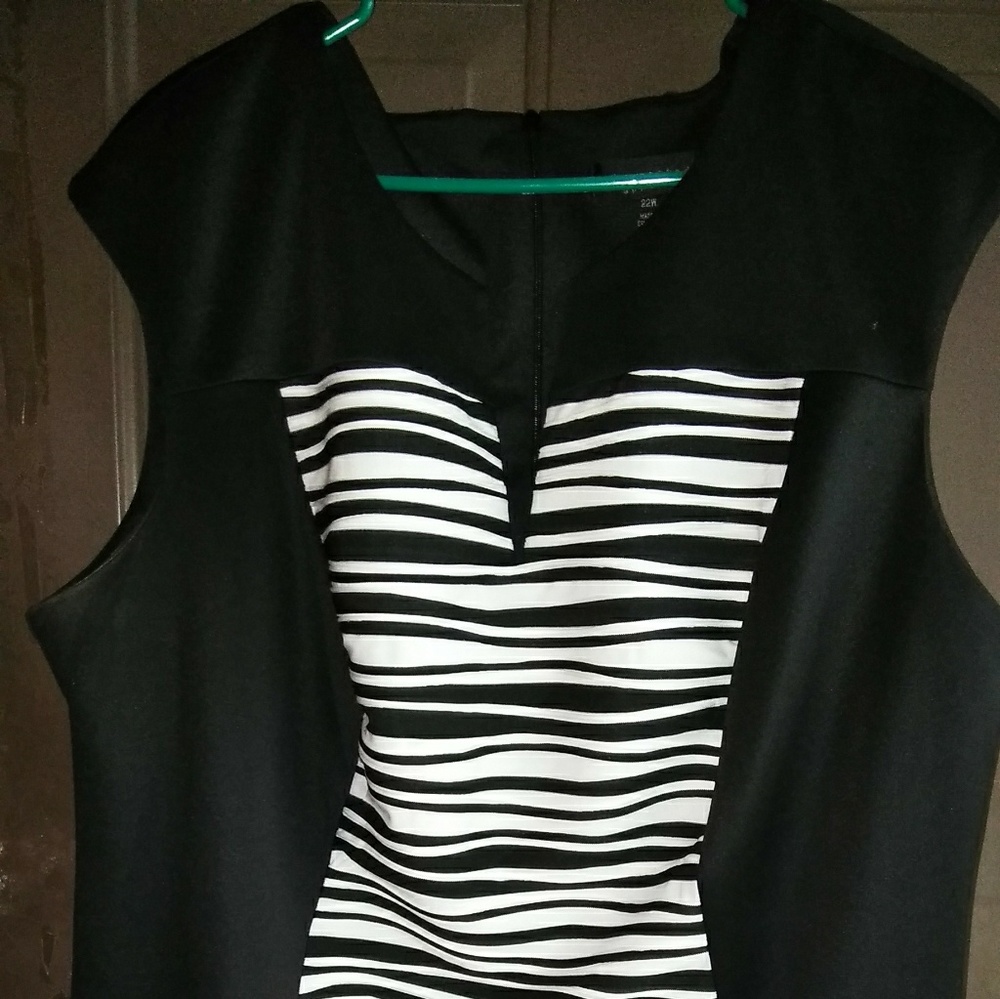 Women's plus size connected black and white dress